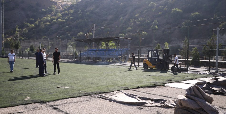 Soğuksu Sentetik Futbol Sahasında Zemin Yenileme Çalışmaları Başladı