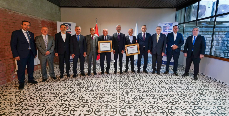 KARDEMİR'DE ONURSAL BAŞKANLIK ÜNVANLARI TAKDİM EDİLDİ
