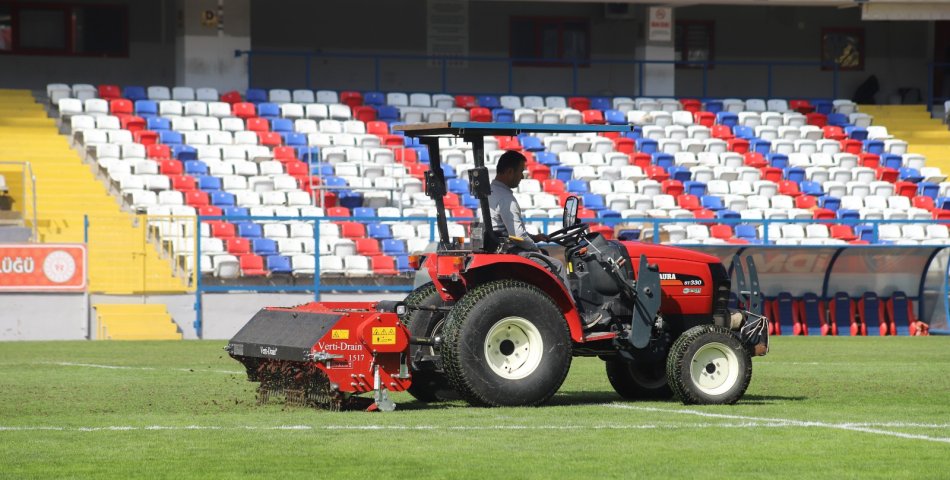 Dr. Necmettin Şeyhoğlu Stadyumu Çimleri Bakıma Alındı