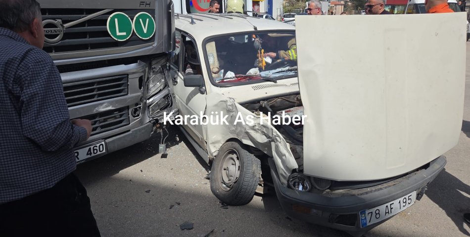 SAFRANBOLU'DA TIR VE OTOMOBİL ÇARPIŞTI